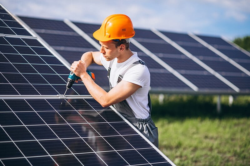 man-worker-firld-by-solar-panels (1)